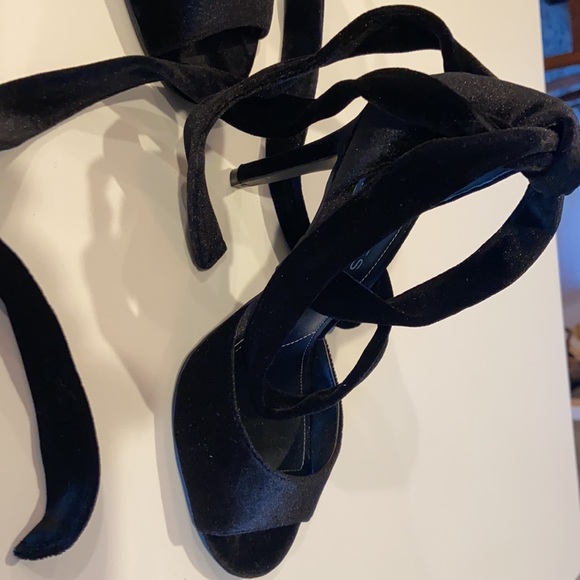 Charles David Heels Size 6 - Picture 6 of 8